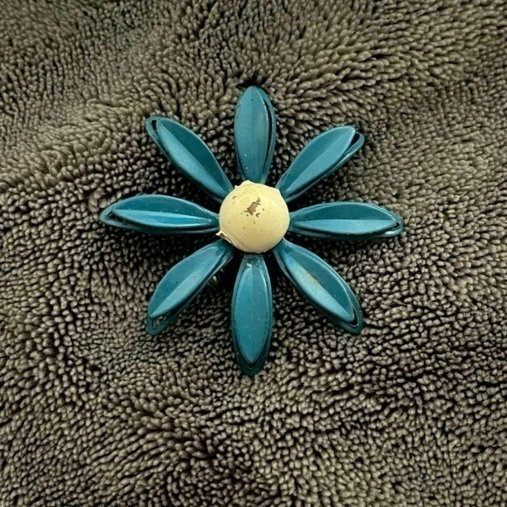Vintage Brooch Enamel Large Flower Pin blue Daisy Light tan  center 2.5" Flower